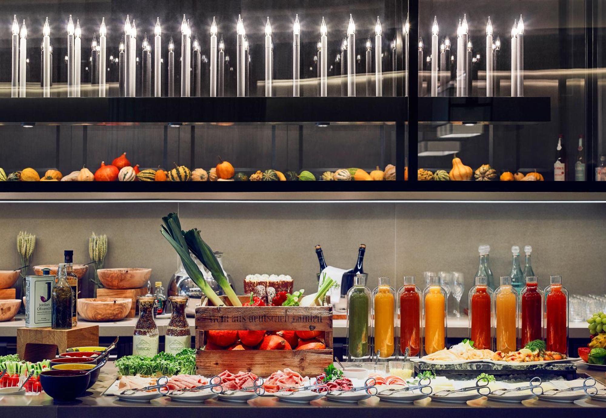 Sofitel Frankfurt Opera Hotel Frankfurt am Main Exterior photo A salad bar