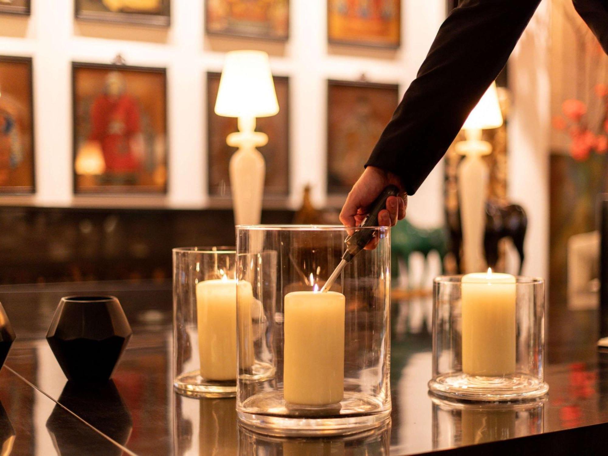 Sofitel Frankfurt Opera Hotel Frankfurt am Main Exterior photo A candle being lit