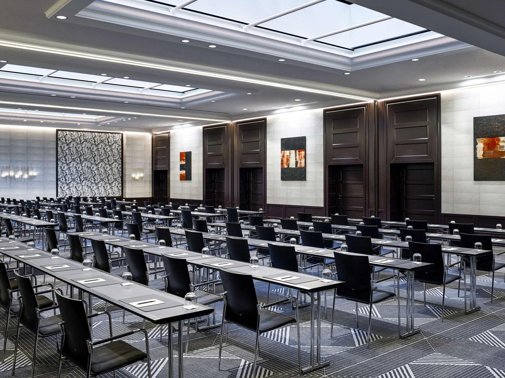 Sofitel Frankfurt Opera Hotel Frankfurt am Main Exterior photo The ballroom