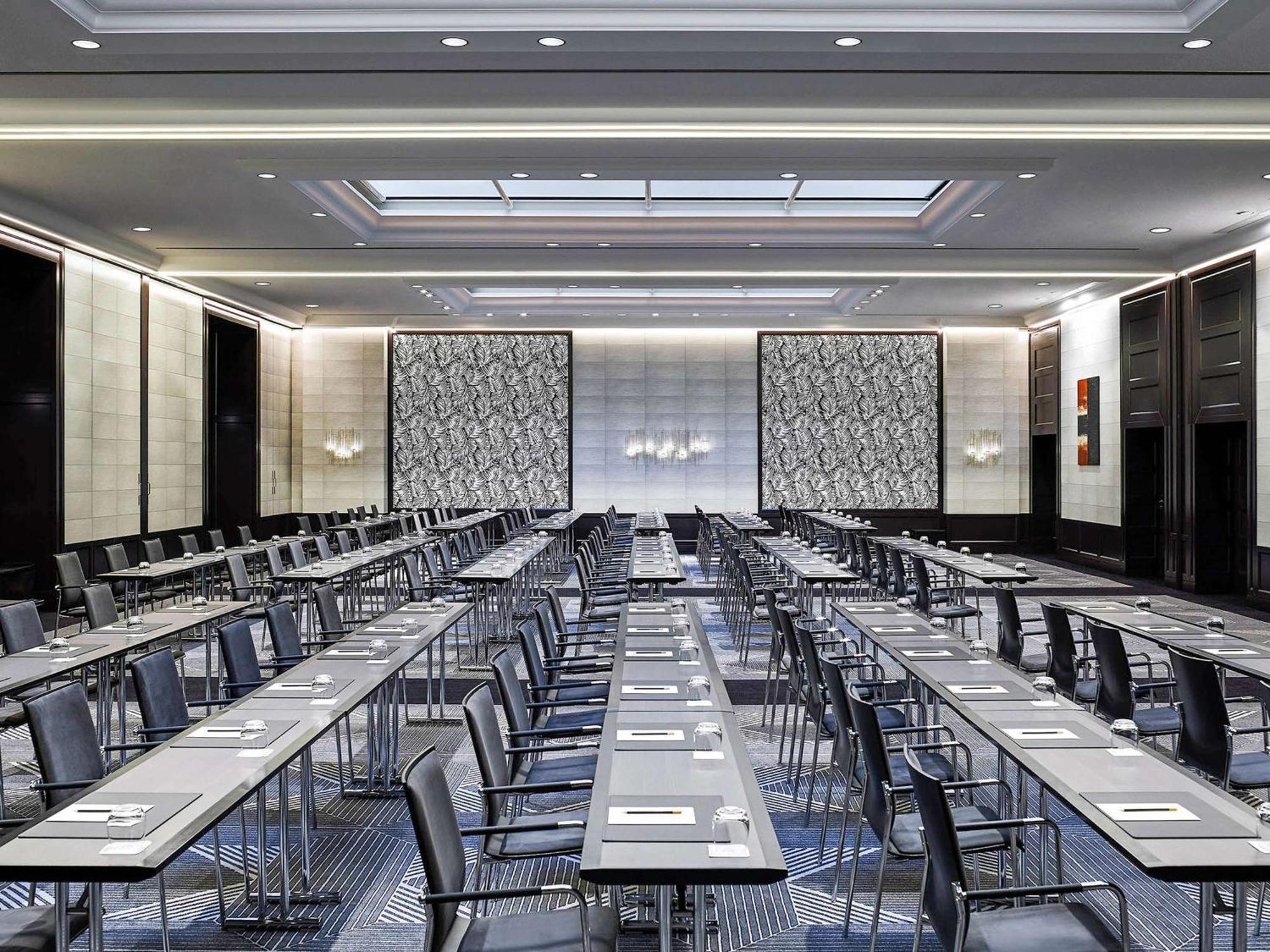 Sofitel Frankfurt Opera Hotel Frankfurt am Main Exterior photo The ballroom