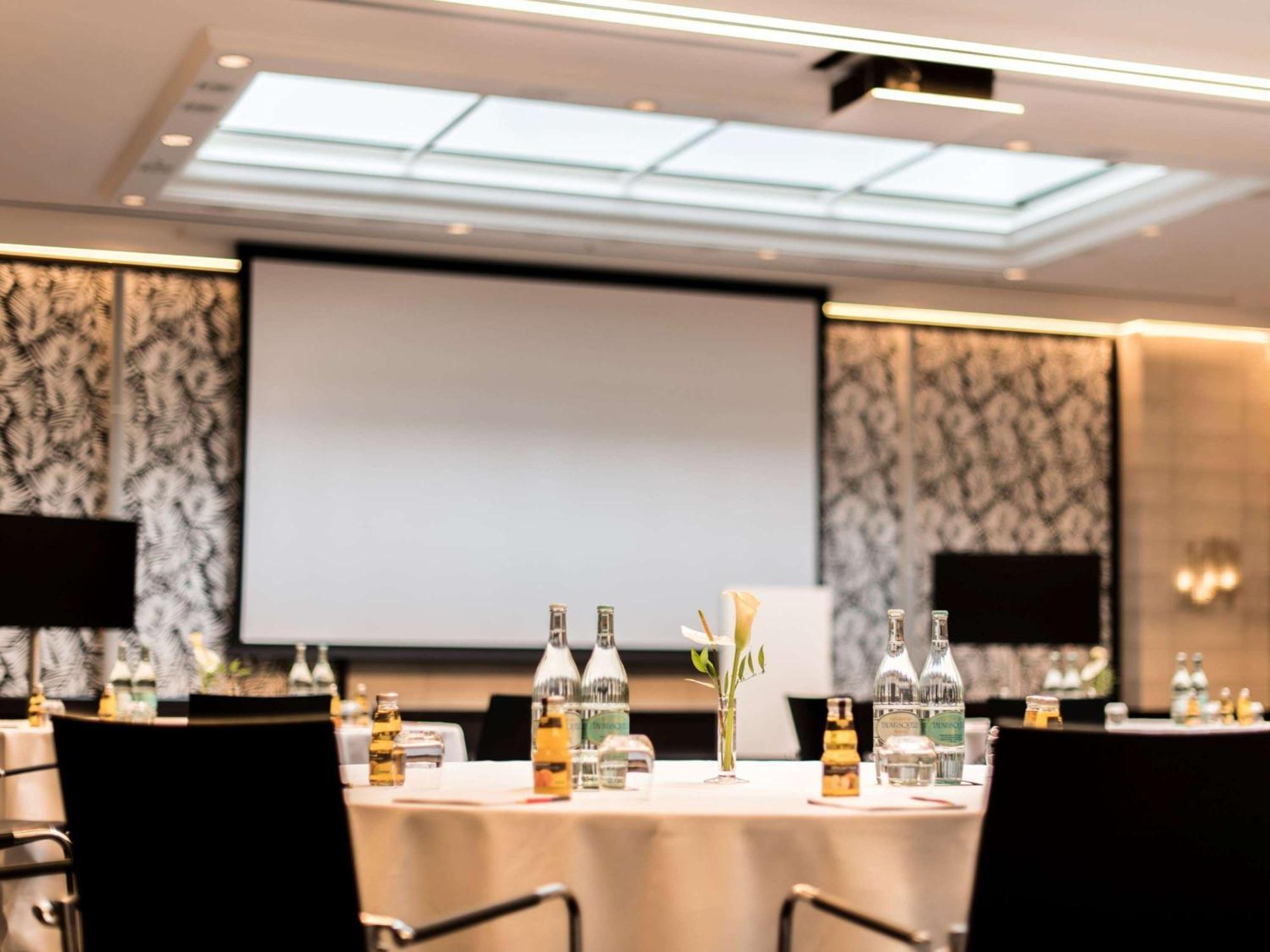 Sofitel Frankfurt Opera Hotel Frankfurt am Main Exterior photo Meeting room