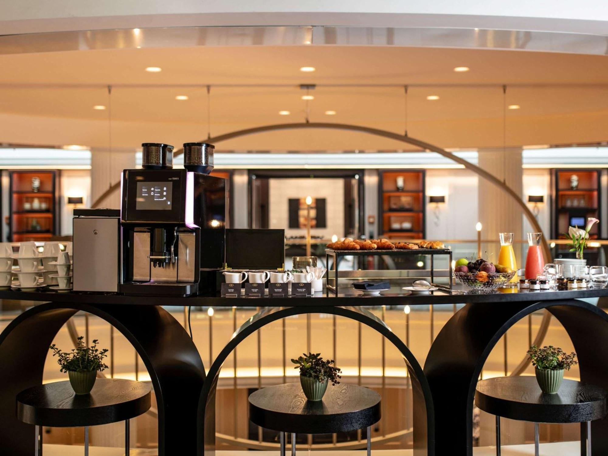 Sofitel Frankfurt Opera Hotel Frankfurt am Main Exterior photo The Coffee Shop