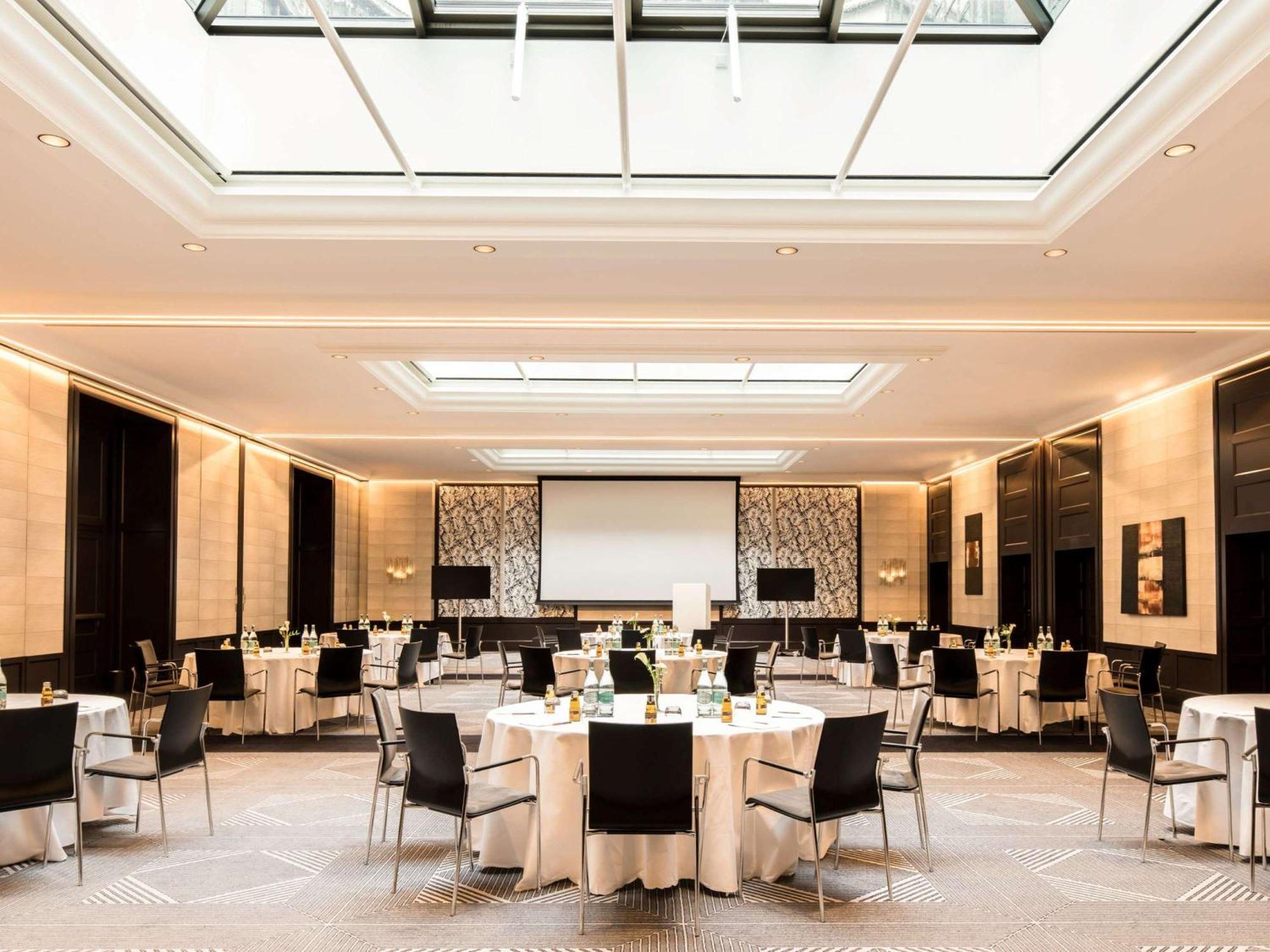 Sofitel Frankfurt Opera Hotel Frankfurt am Main Exterior photo The ballroom