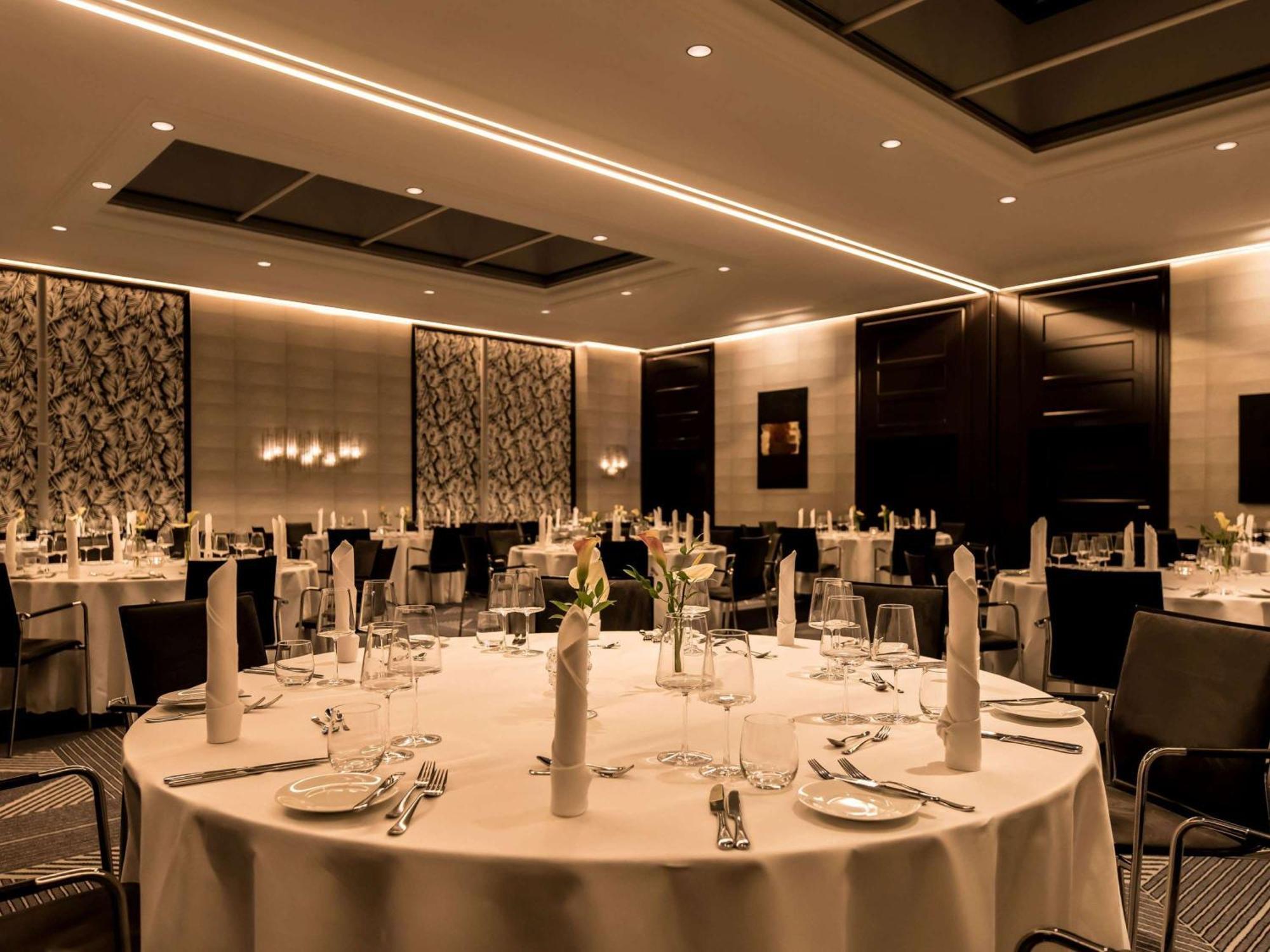 Sofitel Frankfurt Opera Hotel Frankfurt am Main Exterior photo The ballroom at the InterContinental London The O2