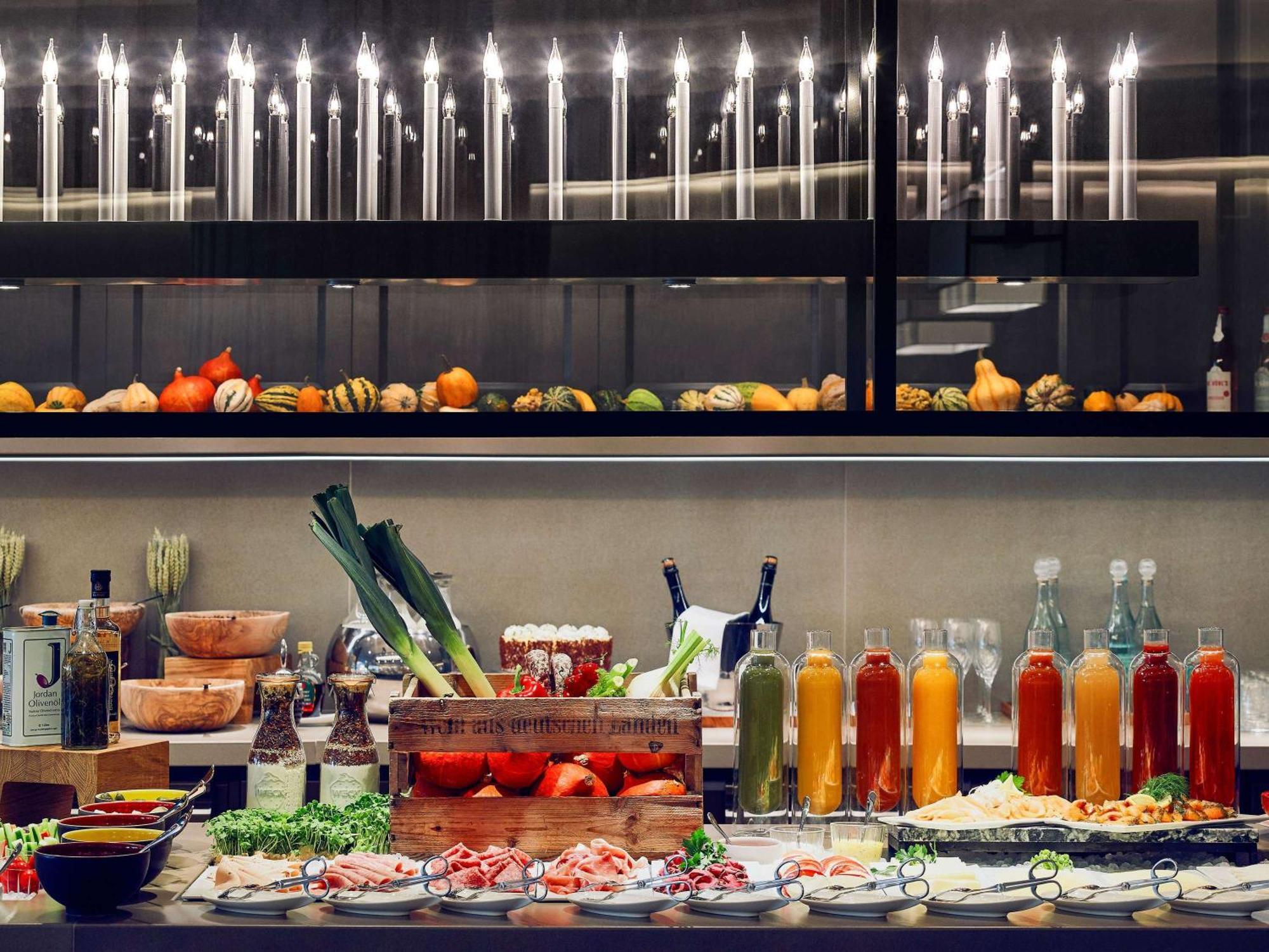 Sofitel Frankfurt Opera Hotel Frankfurt am Main Exterior photo A buffet at a restaurant