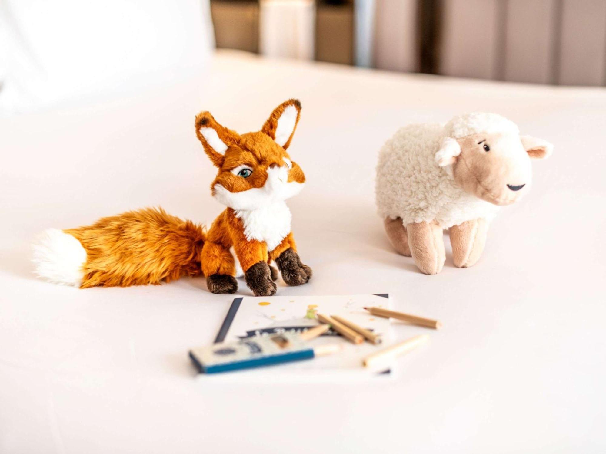 Sofitel Frankfurt Opera Hotel Frankfurt am Main Exterior photo The Fox and the Lamb