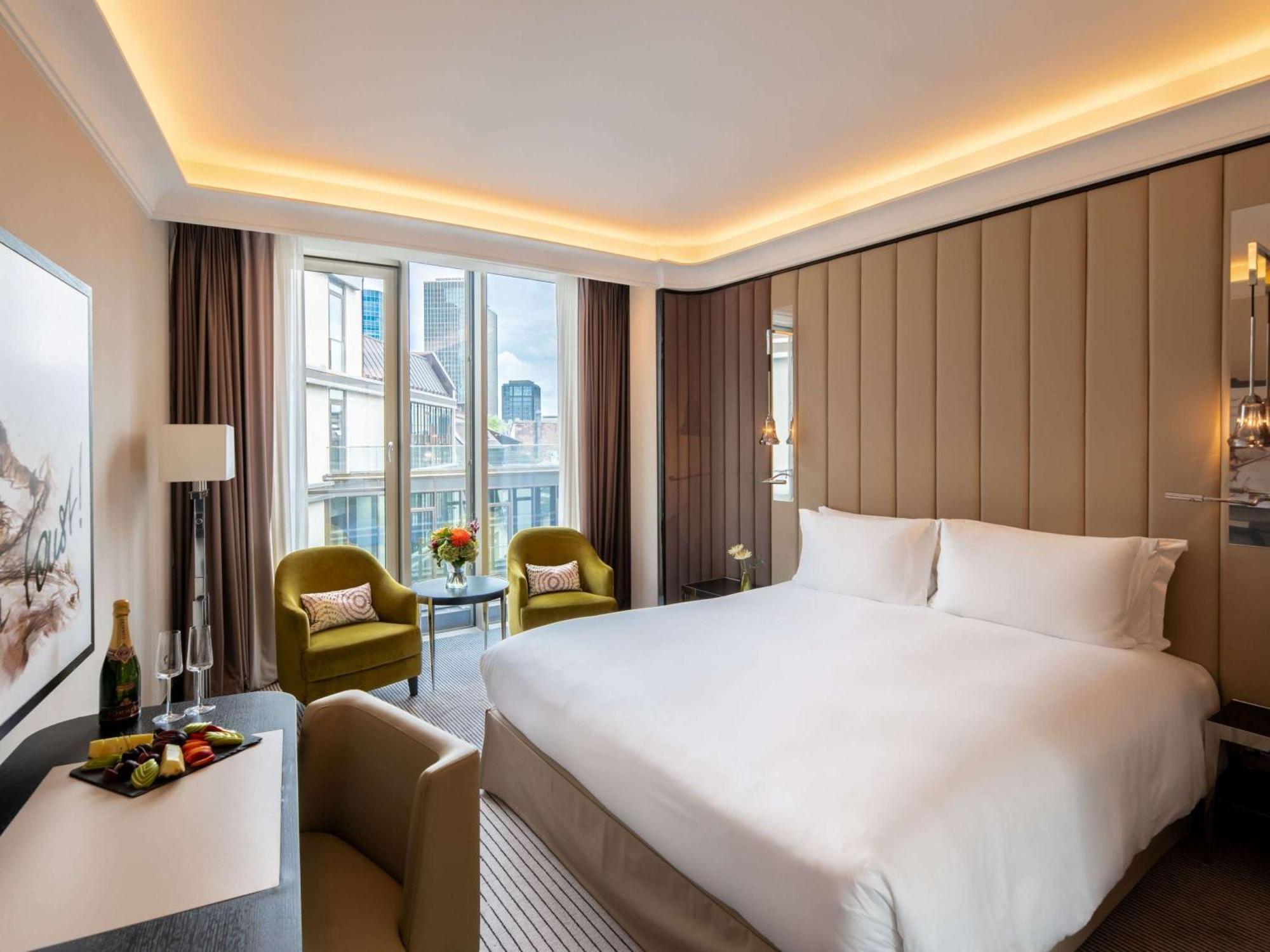 Sofitel Frankfurt Opera Hotel Frankfurt am Main Exterior photo Deluxe room
