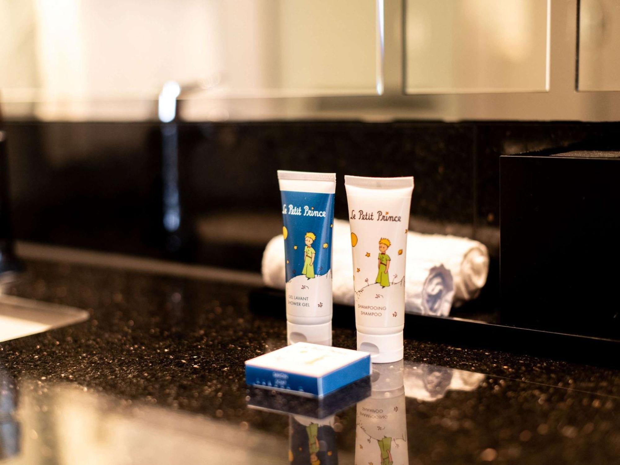 Sofitel Frankfurt Opera Hotel Frankfurt am Main Exterior photo Paul Smith toiletries