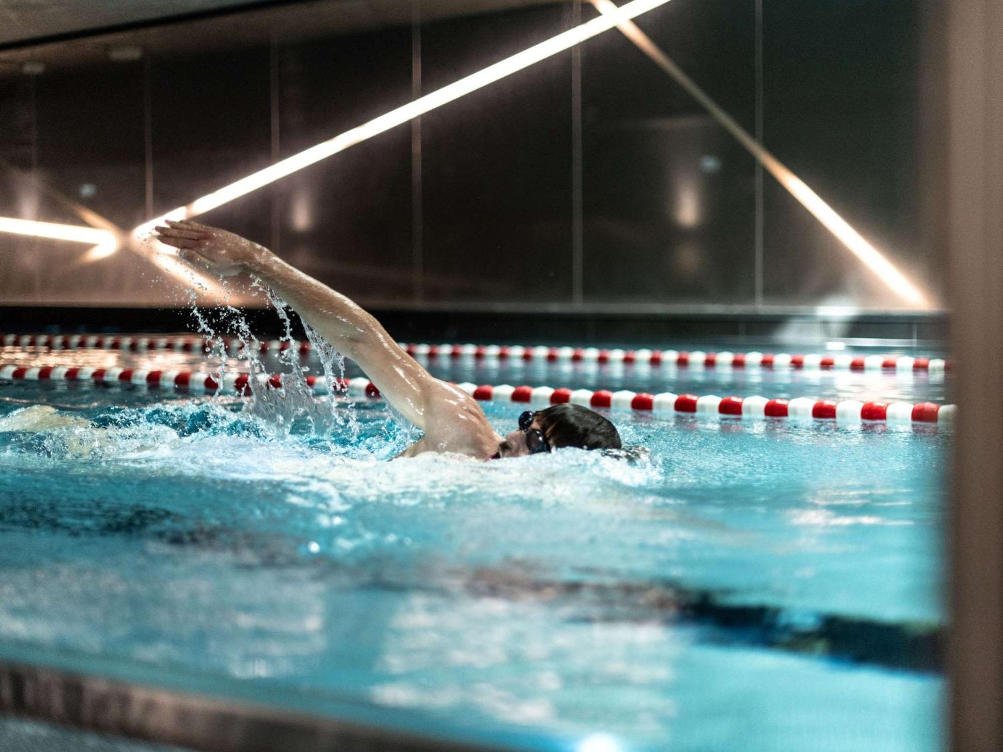 Sofitel Frankfurt Opera Hotel Frankfurt am Main Exterior photo Swimming at the University of Bath